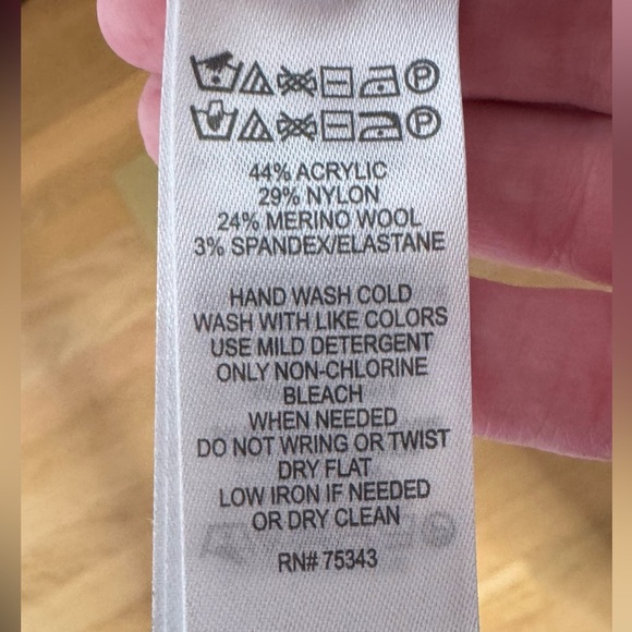 Tahari Wool Medium Blend Long-Sleeved Pullover Turtleneck Sweater - Picture 3 of 6